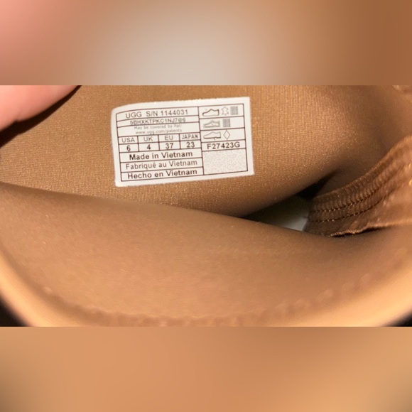 UGG Classic Dipper Boot - Picture 4 of 6